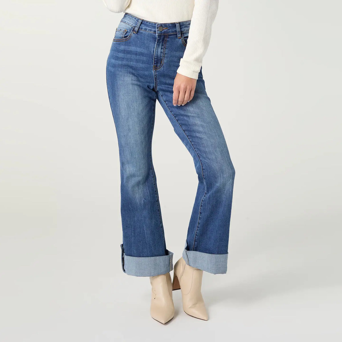 Medium Wash High-Rise Wide Leg Cuffed Jeans 2639502