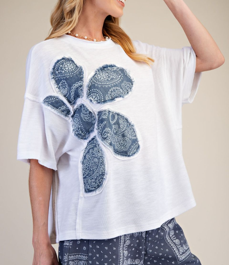 Short Sleeve Flower Patch White Easel ET71963