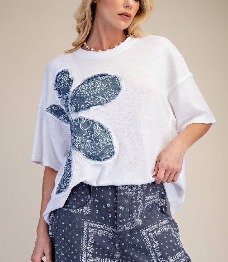 Short Sleeve Flower Patch White Easel ET71963