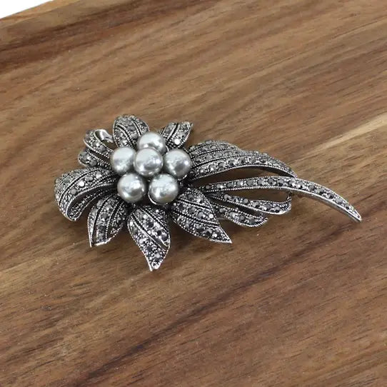 SL Rhinestone Adorned Vintage Ribbon Flower Brass Brooch Pretty Persuasions B25013-02