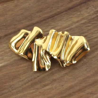 GD Ruffle Stainless Steel Brooch Pretty Persuasions B25129-01